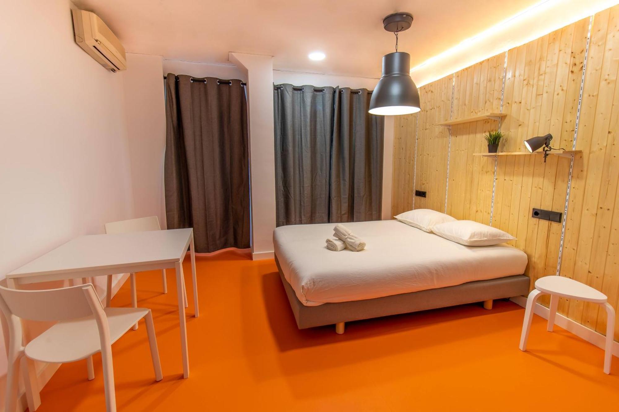Koala Hostel Mercado Аликанте Экстерьер фото