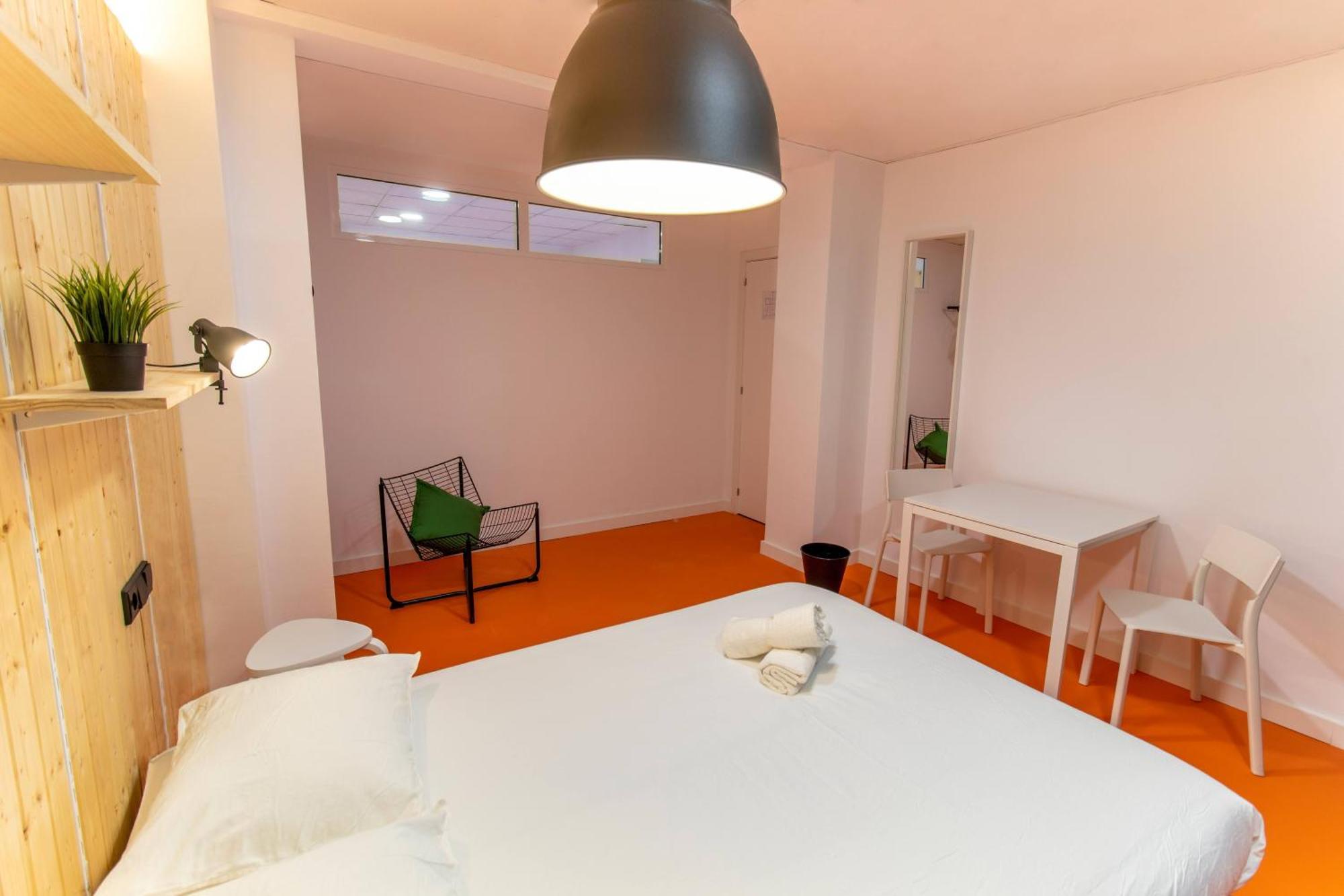 Koala Hostel Mercado Аликанте Экстерьер фото