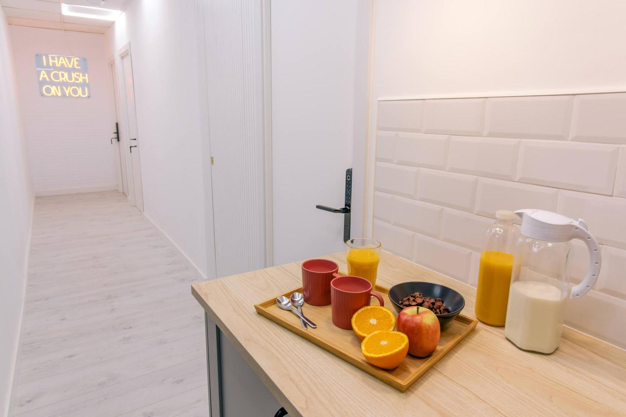 Koala Hostel Mercado Аликанте Экстерьер фото